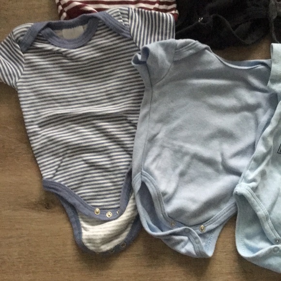 Onesies 0-3 months bundle of 8 - Picture 4 of 5